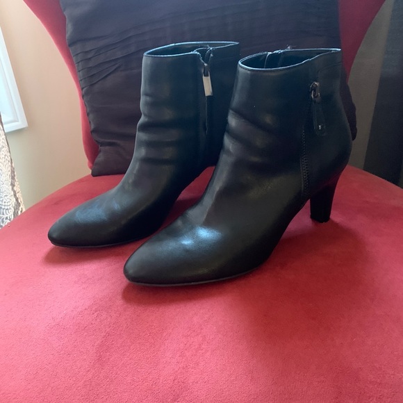 High heeled ankle boots with zipper side - Picture 1 of 3